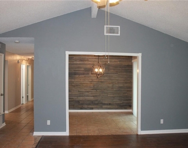 6806 Lunar Dr - Photo Thumbnail 3