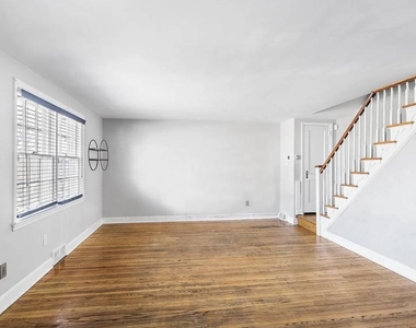 124 Brentwood Road - Photo Thumbnail 4