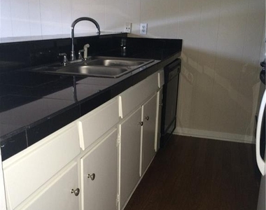 602 W 51st St - Photo Thumbnail 8