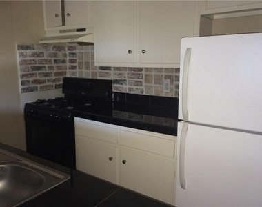 602 W 51st St - Photo Thumbnail 9