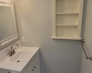602 W 51st St - Photo Thumbnail 3