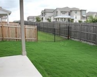 2011 Ne Crimson Rosella Trl - Photo Thumbnail 3