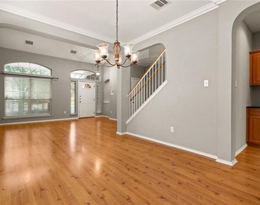 2633 Bolton St - Photo Thumbnail 2