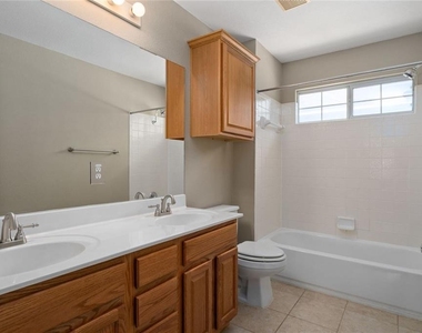 2633 Bolton St - Photo Thumbnail 14