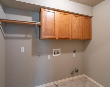 2633 Bolton St - Photo Thumbnail 15