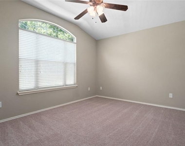 2633 Bolton St - Photo Thumbnail 13