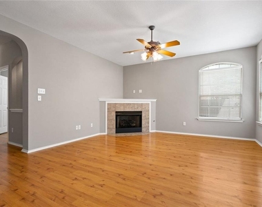 2633 Bolton St - Photo Thumbnail 6