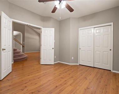 2633 Bolton St - Photo Thumbnail 3