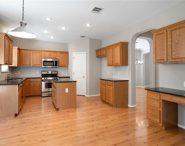 2633 Bolton St - Photo Thumbnail 4