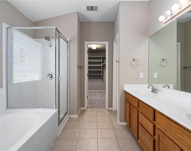 2633 Bolton St - Photo Thumbnail 11