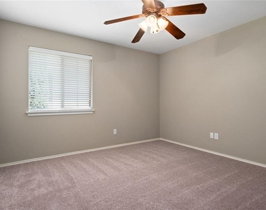 2633 Bolton St - Photo Thumbnail 12
