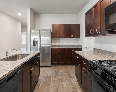 421 Hortus Dr - Photo Thumbnail 15
