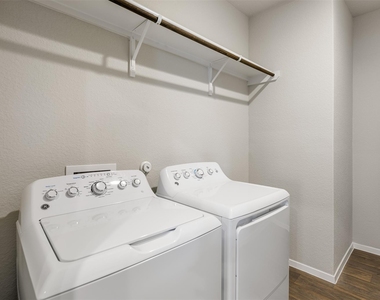 421 Hortus Dr - Photo Thumbnail 24