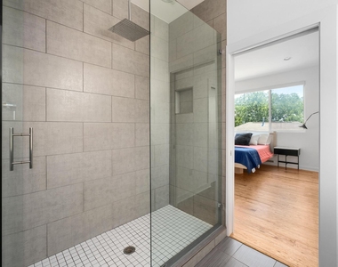 1606 Salina St - Photo Thumbnail 12