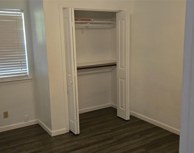 5504 Rose Hill Cir - Photo Thumbnail 6