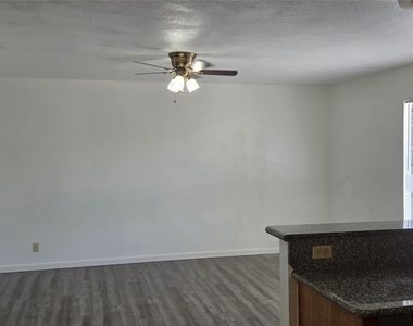 5504 Rose Hill Cir - Photo Thumbnail 3