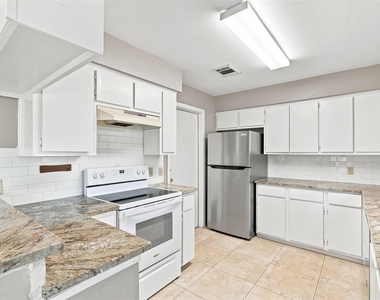 10010 Wildflower Ln - Photo Thumbnail 8