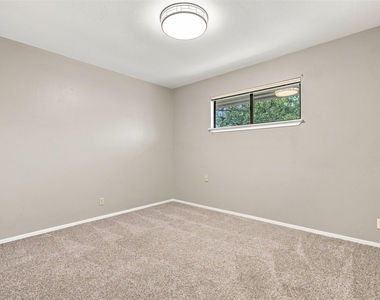 10010 Wildflower Ln - Photo Thumbnail 12