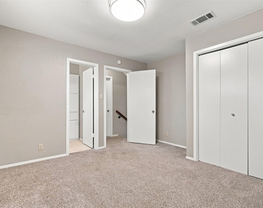 10010 Wildflower Ln - Photo Thumbnail 13