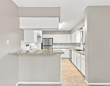 10010 Wildflower Ln - Photo Thumbnail 6