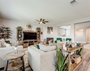 140 Auburn St - Photo Thumbnail 11