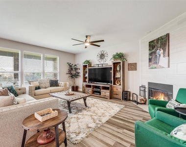 140 Auburn St - Photo Thumbnail 12