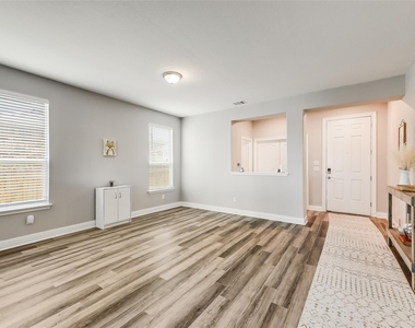 140 Auburn St - Photo Thumbnail 14