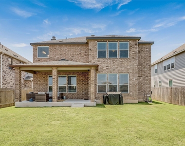 140 Auburn St - Photo Thumbnail 4