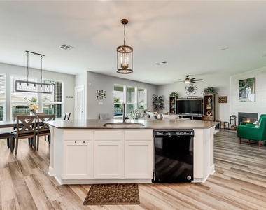 140 Auburn St - Photo Thumbnail 10