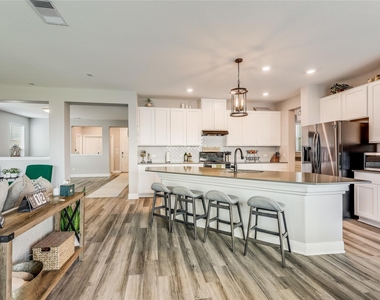 140 Auburn St - Photo Thumbnail 2