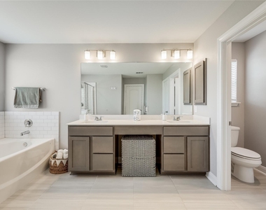 140 Auburn St - Photo Thumbnail 20