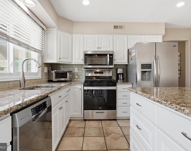 9 Hibiscus Place - Photo Thumbnail 12