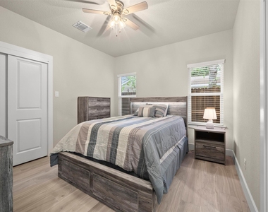 5338 Howard St St - Photo Thumbnail 10