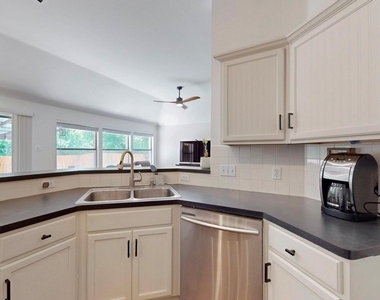 2508 Willow Way - Photo Thumbnail 11