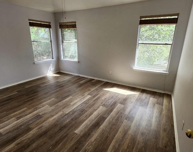 417 Jacky St - Photo Thumbnail 10