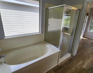 417 Jacky St - Photo Thumbnail 12