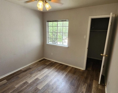 417 Jacky St - Photo Thumbnail 13