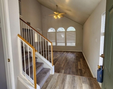 417 Jacky St - Photo Thumbnail 2