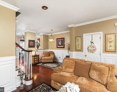 178 Burnet Crescent - Photo Thumbnail 7