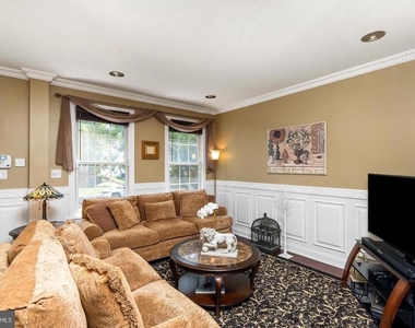 178 Burnet Crescent - Photo Thumbnail 4