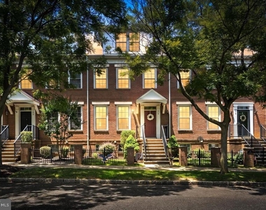 178 Burnet Crescent - Photo Thumbnail 1