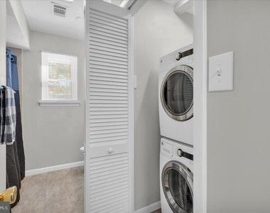 915 Silver Court - Photo Thumbnail 3