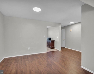 915 Silver Court - Photo Thumbnail 7