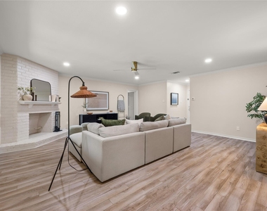 6716 Skynook Dr - Photo Thumbnail 8
