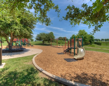 4423 Meadowside Ln - Photo Thumbnail 27