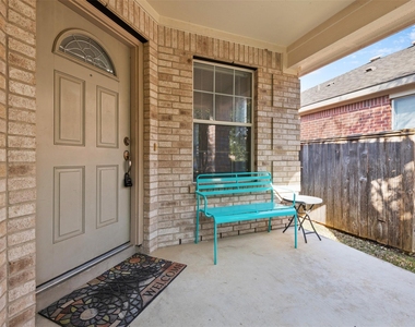 4423 Meadowside Ln - Photo Thumbnail 2