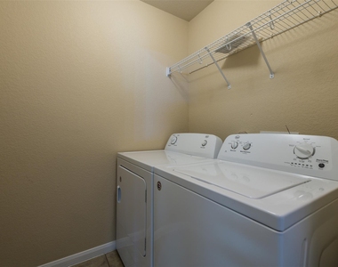 4423 Meadowside Ln - Photo Thumbnail 17