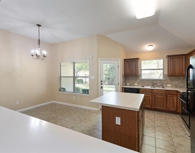 4423 Meadowside Ln - Photo Thumbnail 6
