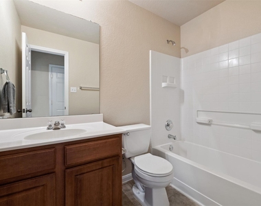 4423 Meadowside Ln - Photo Thumbnail 15
