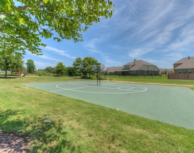 4423 Meadowside Ln - Photo Thumbnail 28